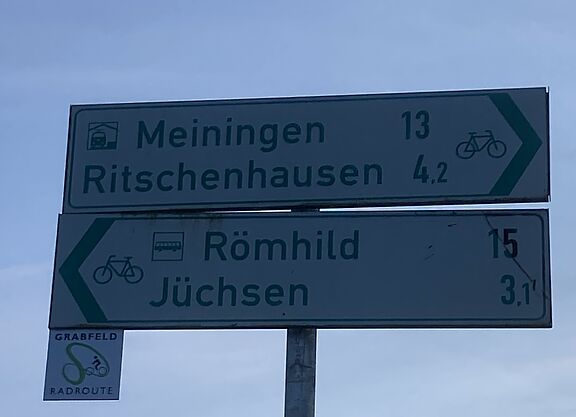 Wegweiser Neubrunn Richtung Jüchsen und Meiningen auf der Grabfeld Radroute