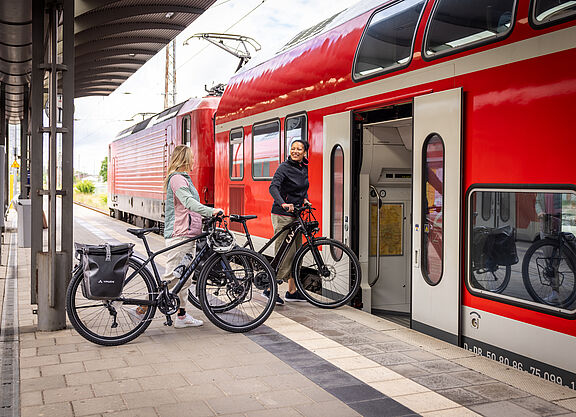 Mit dem Fahrrad in die Bahn - zu oft ein Risiko